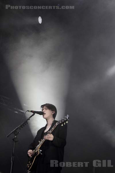 THE XX - 2013-06-28 - EVREUX - Hippodrome Evreux Normandie - Romy Madley Croft